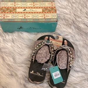 Montana west size 10 sandals camo and rhinestone cross